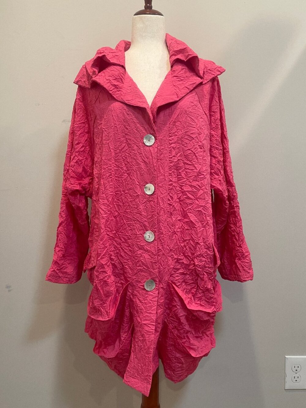 TRANSPARENTE Crinkled Fluorescent Magenta Light Long Jacket